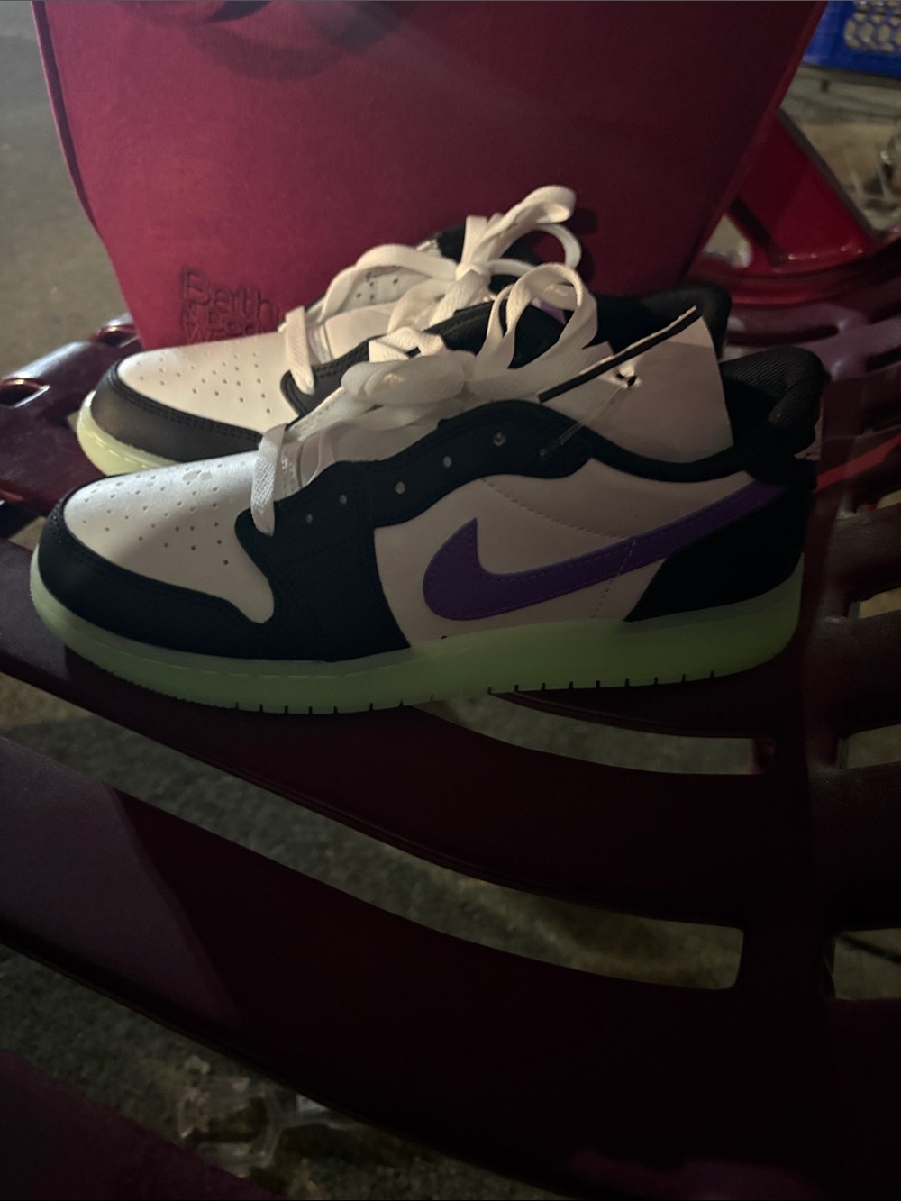 NWT!! Nike Low-Top Sneakers; White, Black and Purple with Glow in the dark soles - Picture 6 of 7